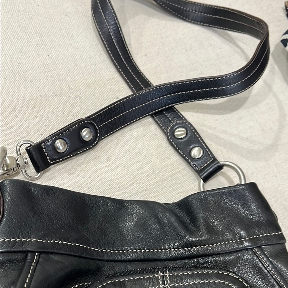 Clarks Black Leather Crossbody Bag - Picture 3 of 16
